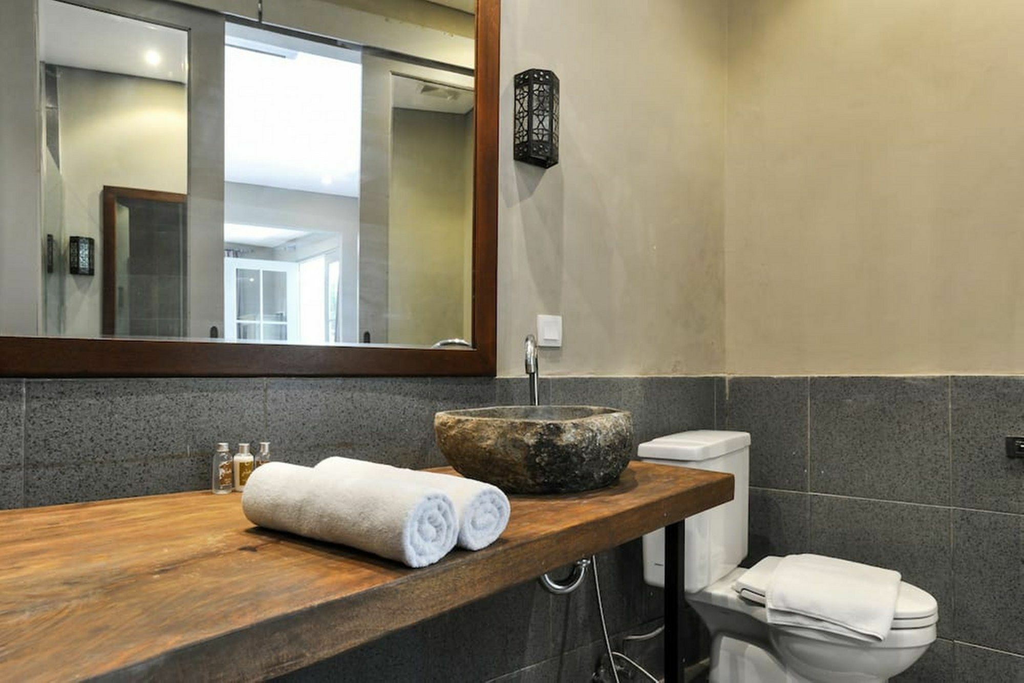 Jabu Villa *